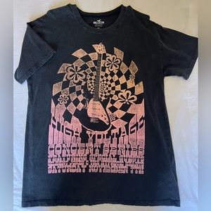 Hollister Graphic Tee